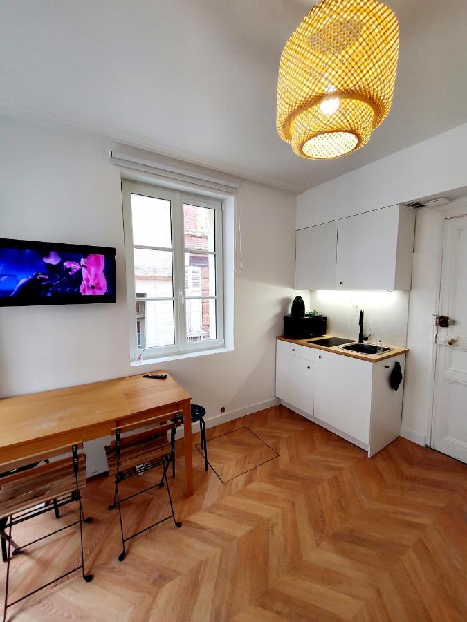 טרוביל-סור-מאר Studio Jeannette Avec Balcon Et Juste A 130 Metres Plage ! Plein Centre ! Wifi - Draps Serviettes Inclus ! מראה חיצוני תמונה